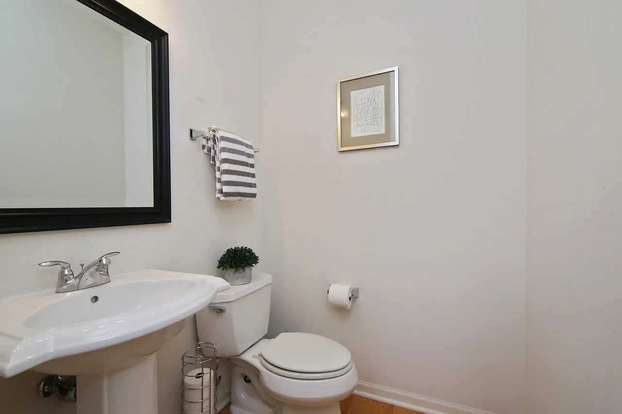 3 bed, 2.5 bath, 2300 sqft, $3,700 — Photo 4