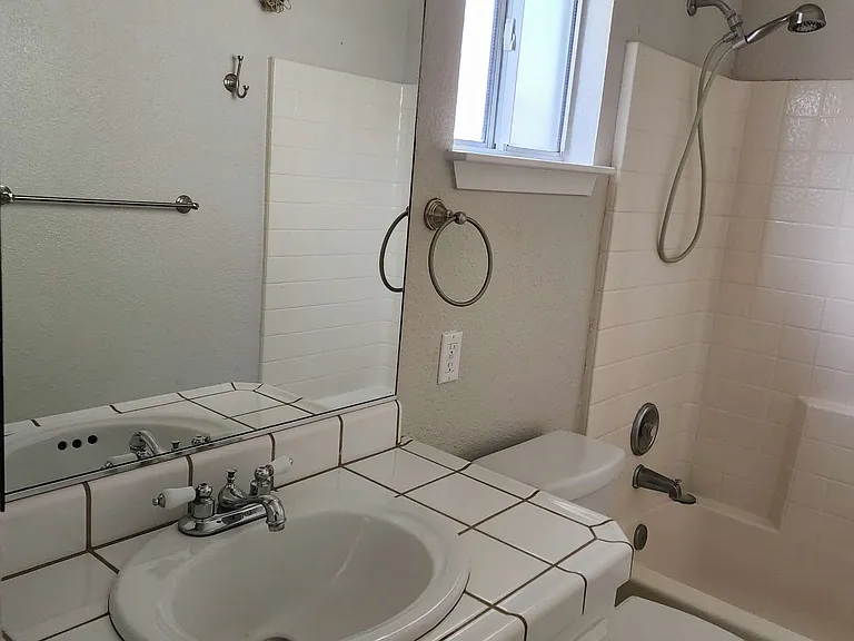 208 Earl Ave #A — Photo 10