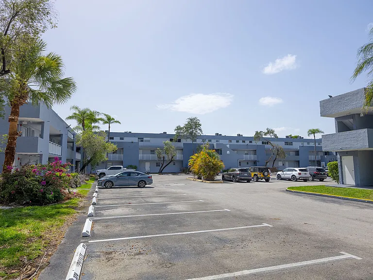 9365 Fontainebleau Blvd — Photo 1