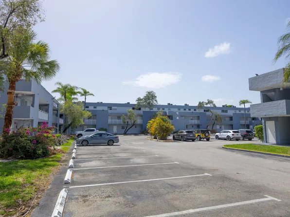 9365 Fontainebleau Blvd, Miami, FL