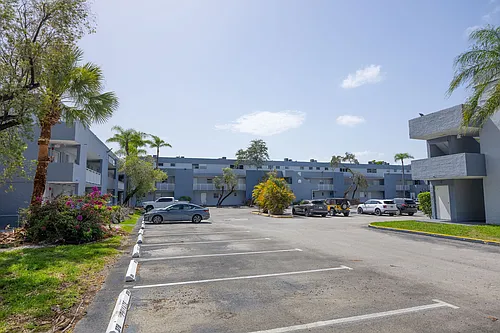 9365 Fontainebleau Blvd Photo 1