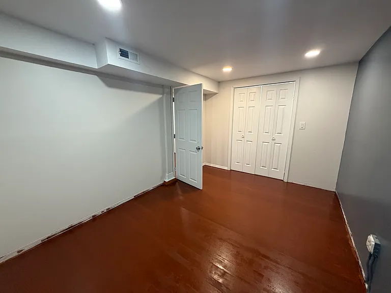 1645 W Beach Ave #G — Photo 13