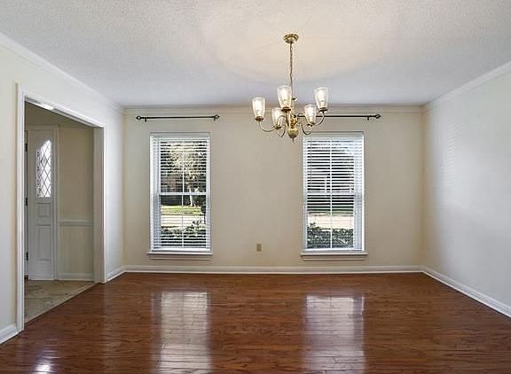4th image of 8 Yosemite Dr