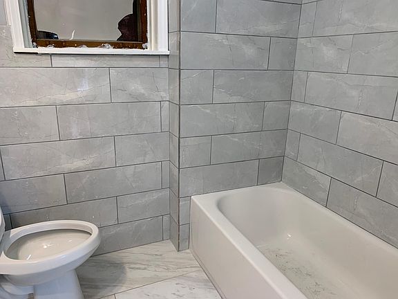 5th image of 6422 N Maplewood Ave Floor 1