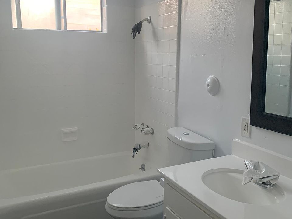 1st image of 624 N Wilcox Ave APT 13