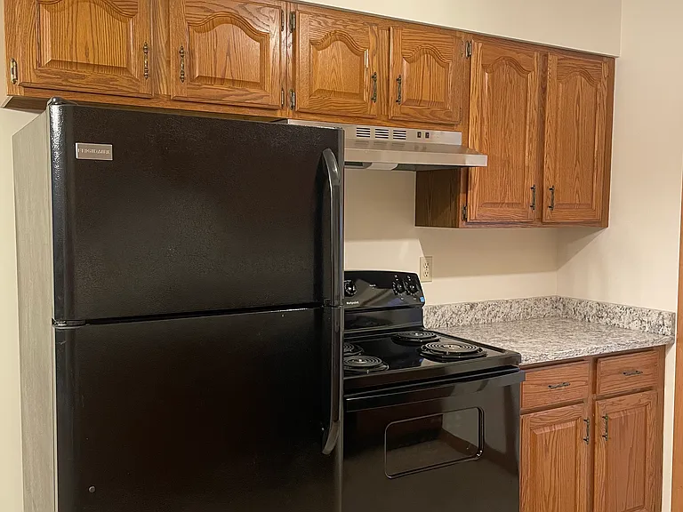 104 Maple Ave #3 — Photo 2