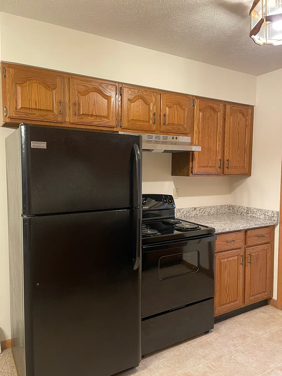 Building Photo - 104 Maple Ave #3