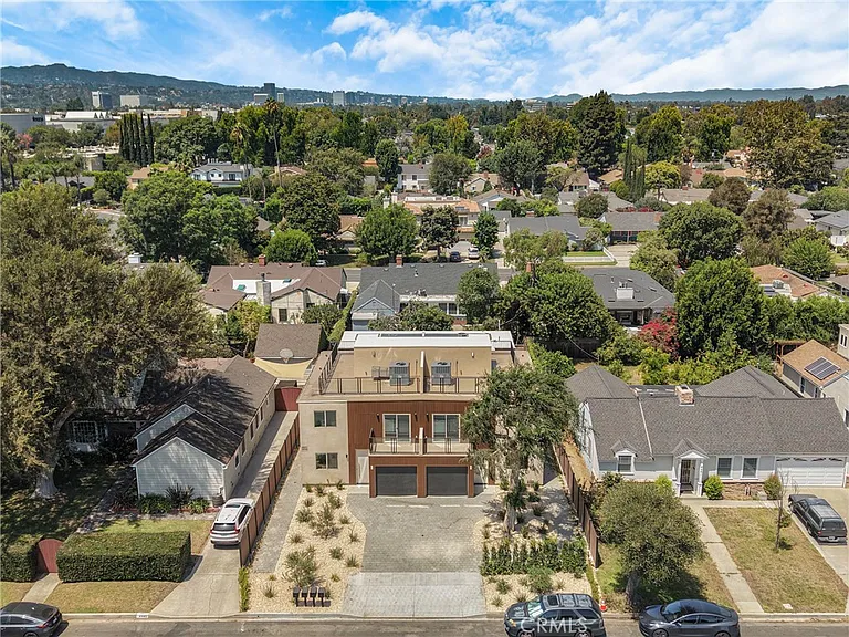4851 1/2 Woodman Ave — Photo 13
