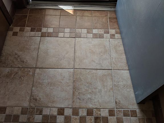 3rd image of 109 E Ray Ave