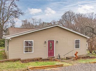 1612 Brodhead Rd, Coraopolis, PA 15108