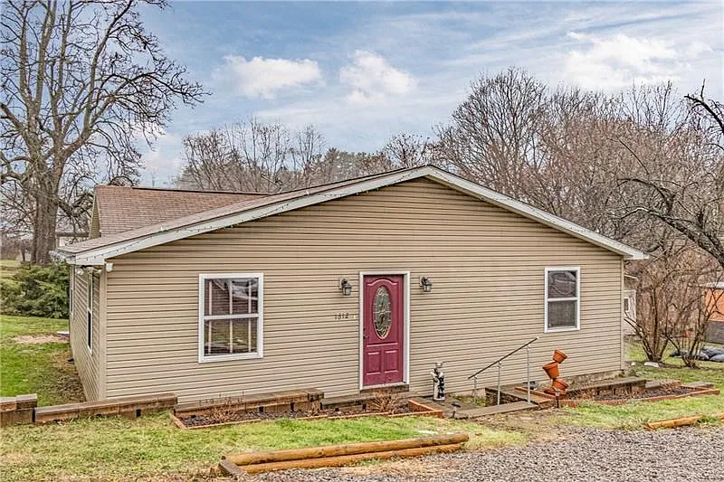 1612 Brodhead Rd photo 1