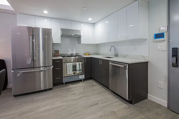 Sold by E Realty International Corp | media 1