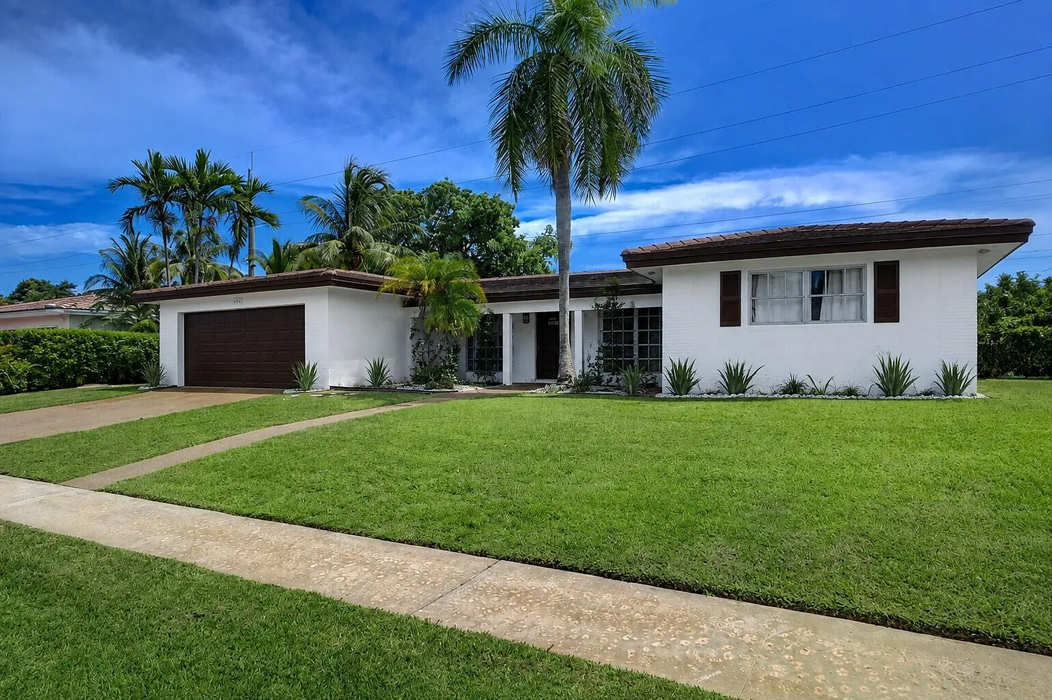 3 bed, 2.0 bath, 1610 sqft, $6,950 — Photo 1