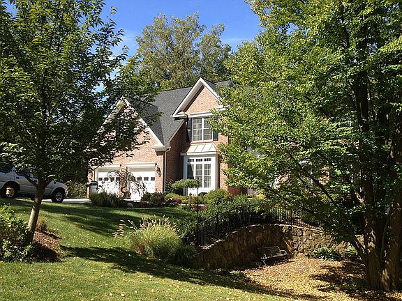 Front Yard w/ Retaining Wall