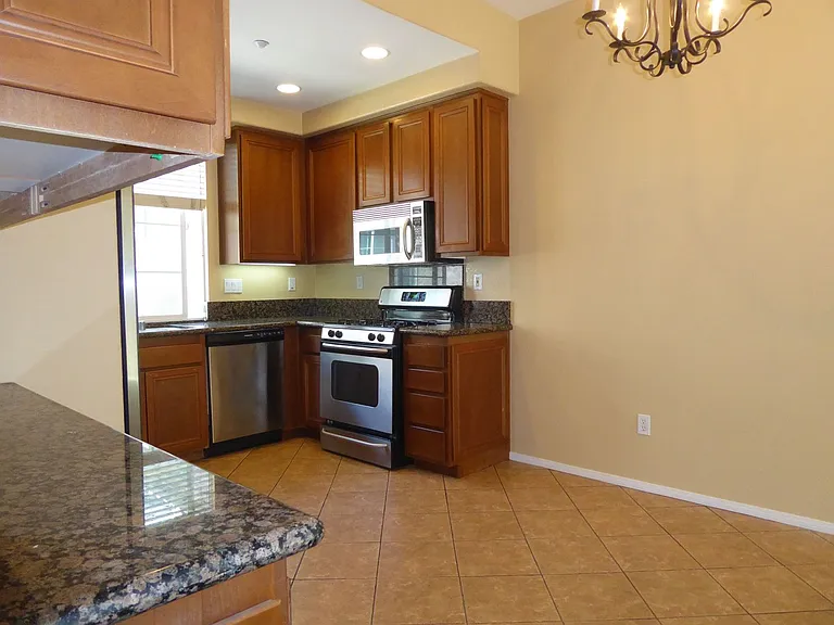 705 Hatfield Dr — Photo 6