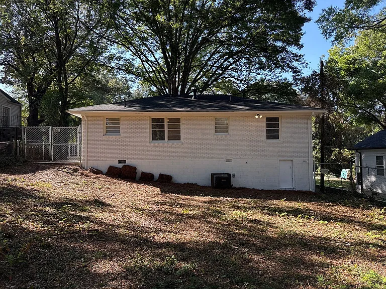 340 Adelle St SE — Photo 13