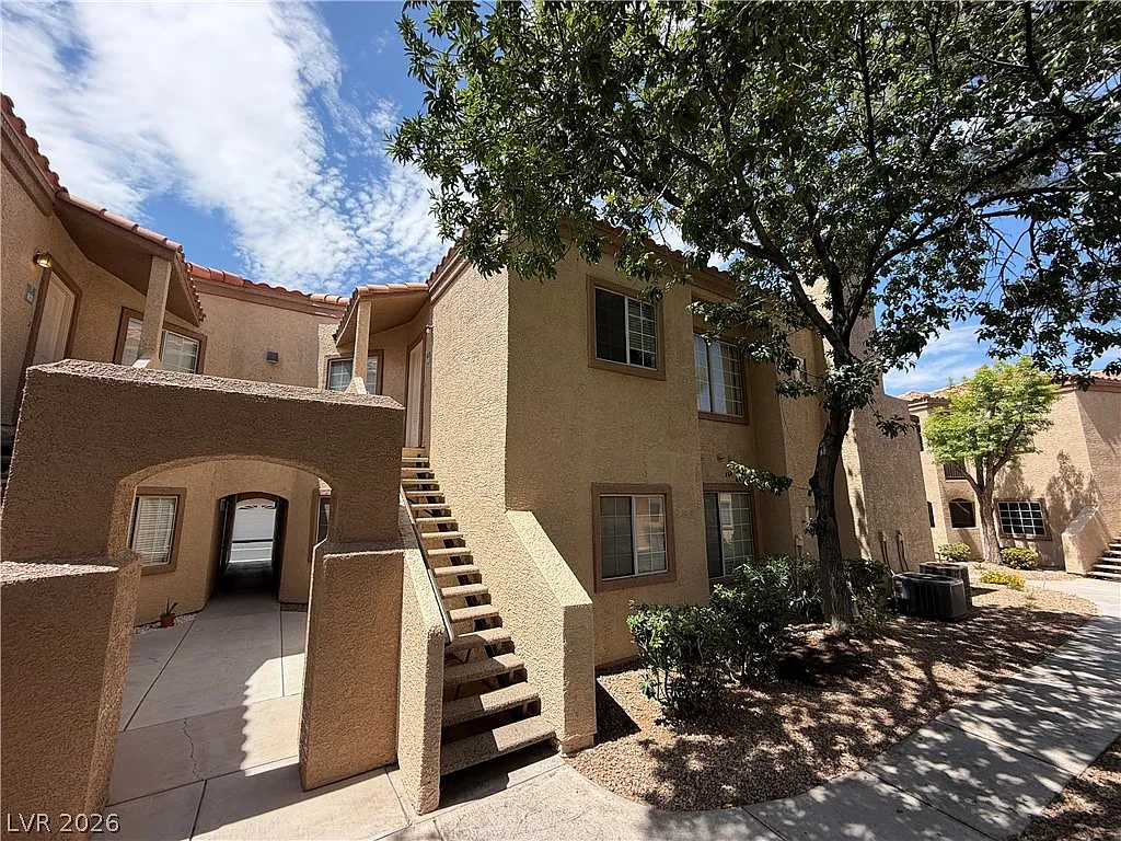 2 bed, 2.0 bath, 1126 sqft, $1,600 — Photo 2