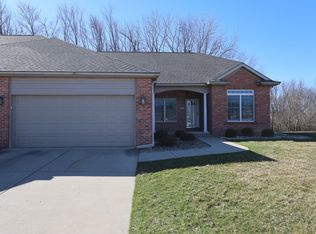 15 Spring Ridge Cir, Bloomington, IL 61704