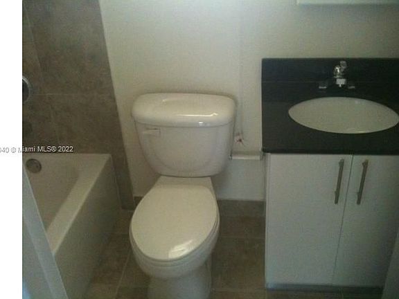 5th image of 2931 Sheridan Ave #11