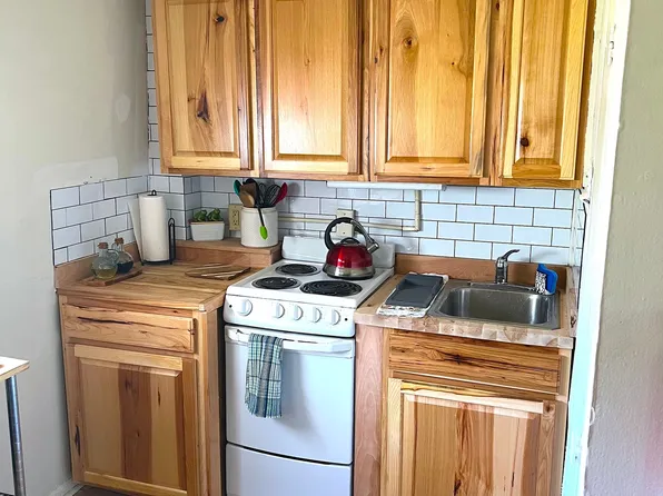 98 Grant St, Burlington, VT 05401