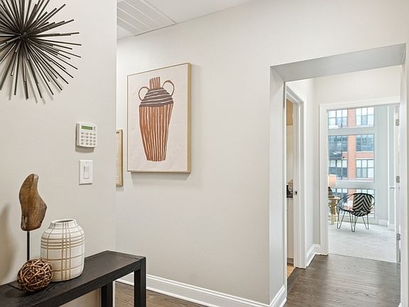 2nd image of 400 N Orleans St Unit 4D