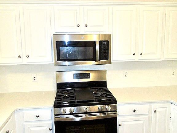 5th image of 756 Scott View Dr NE