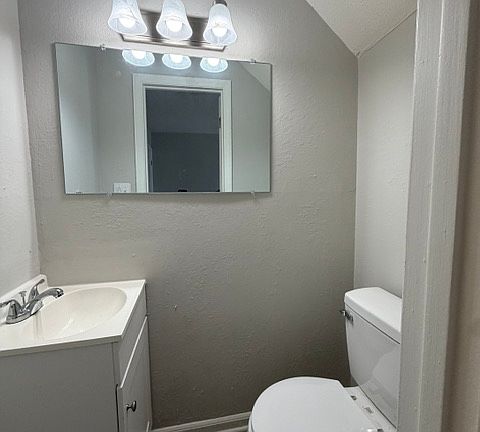5th image of 1831 Merritt Dr #B