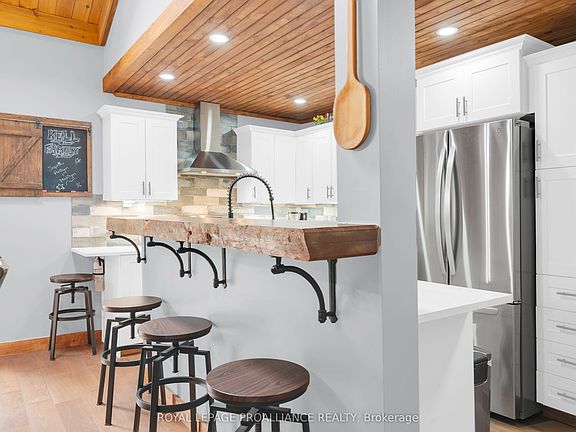 4th image of 138 Hollister Rd