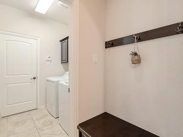 14 Arrowfeather Pl — Photo 34