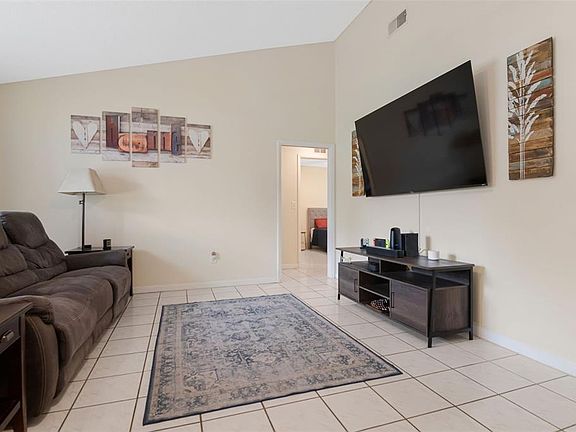 3rd image of 2158 BEVERLY LN
