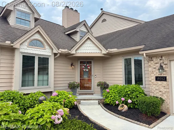 18012 Blue Heron Pointe Dr, Northville, MI 48168