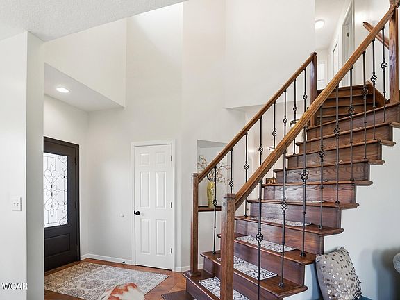 4th image of 461 Riverbend Dr