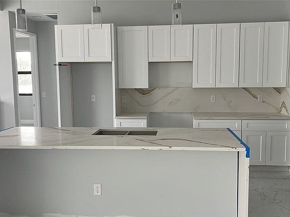 2nd image of 3925 NE 16th Place Cpe