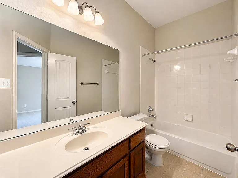 5724 Silverton Ave — Photo 17