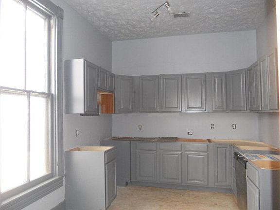 4th image of 245 Jefferson Ave