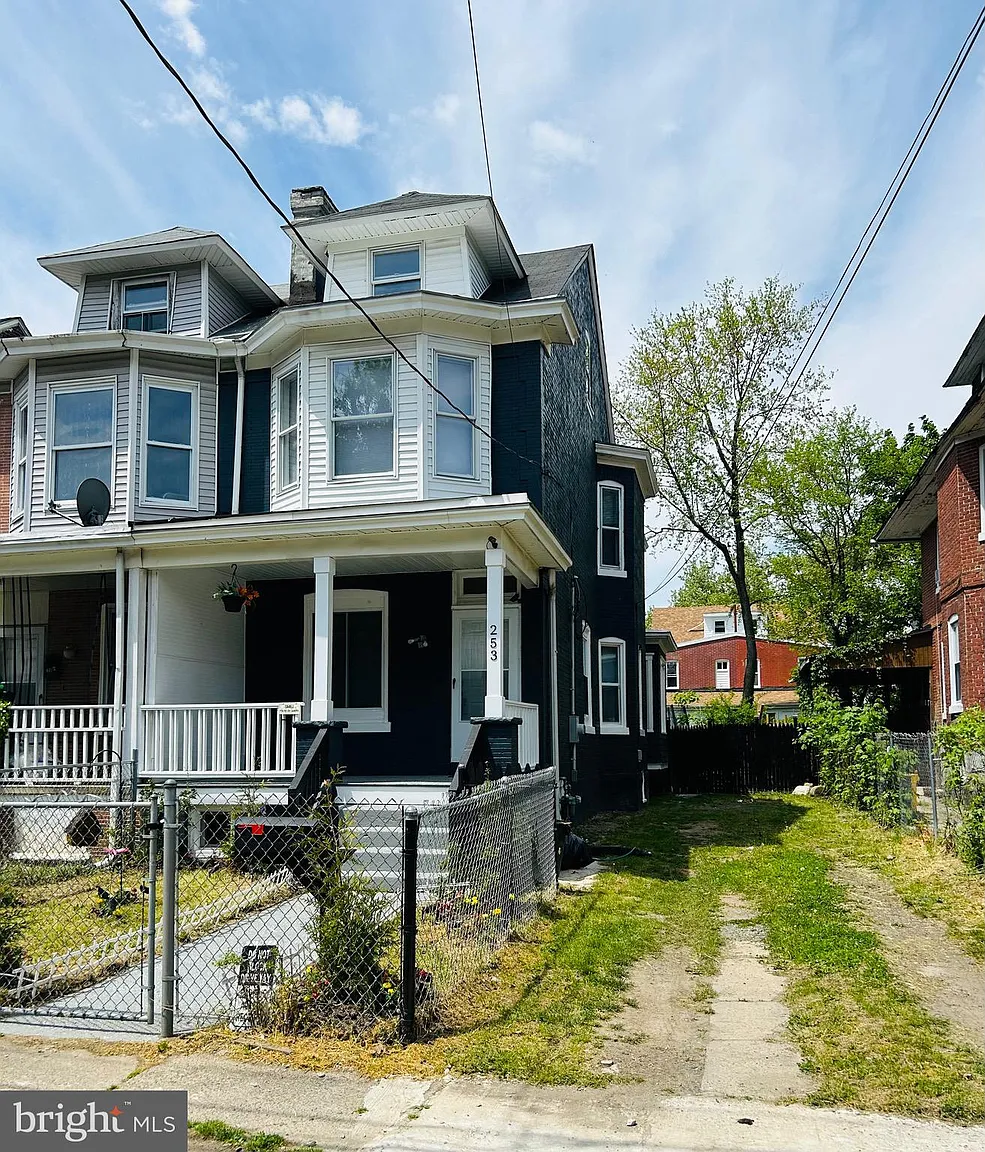 253 Highland Ave photo 1