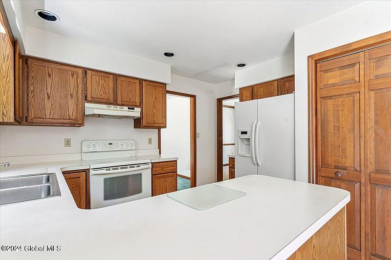 5th image of 29 Knollwood Drive