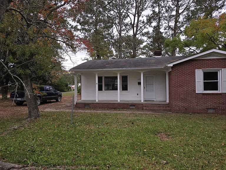 207 Pierce Rd — Photo 2
