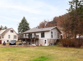 319 Spring St, Lynxville, WI 54626