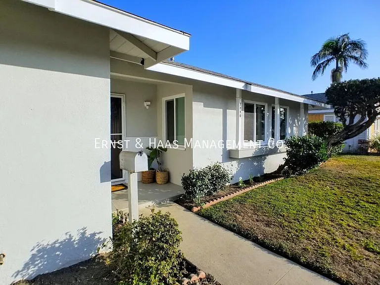 3080 Palo Verde Ave — Photo 3