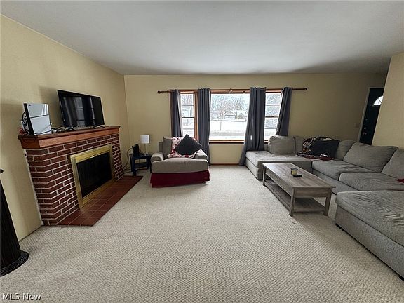 5th image of 3828 Lake Rd W