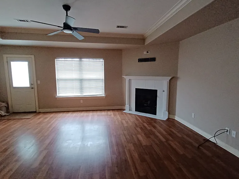 700 SW Castlewood St — Photo 3