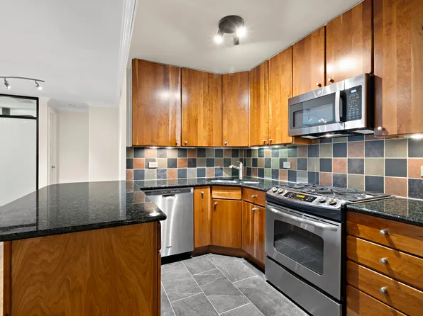 344 West 49th Street image 2 of 22