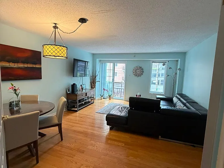418 Somerset St W — Photo 14