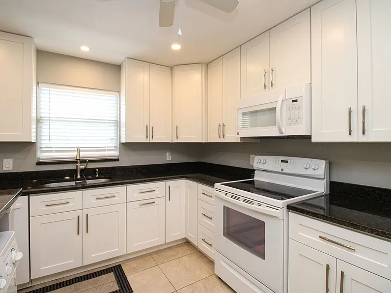 600 Valley Stream Dr #F9 — Photo 17