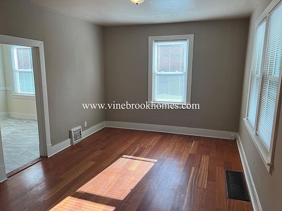 3rd image of 7546 Lynn Ave