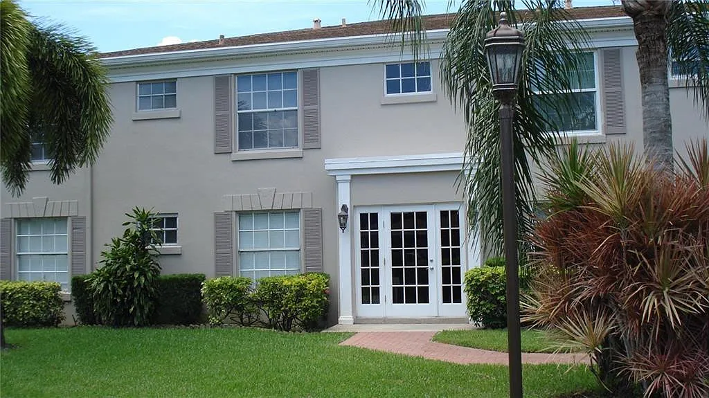 Building Photo - 9000 Jacaranda Ln #207