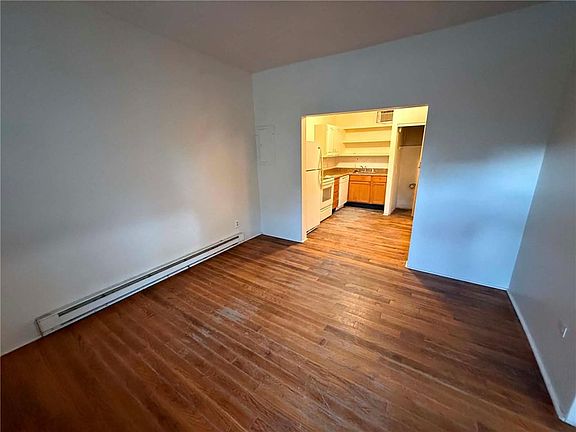 4th image of 515 Park Ave