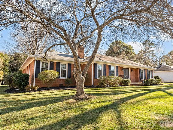 3rd image of 1024 Redcoat Dr