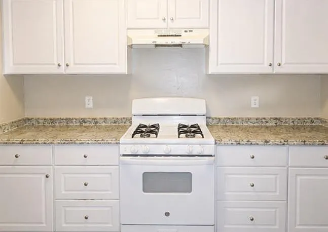5140 Highpoint Rd — Photo 2